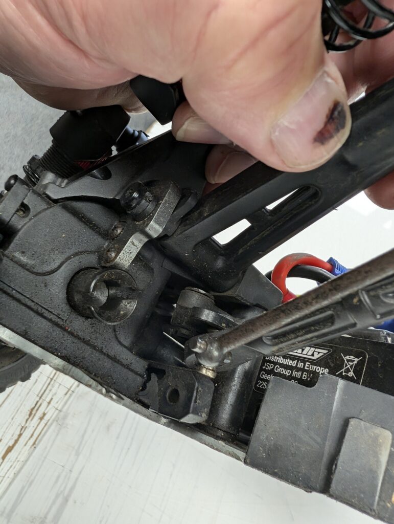 Corally Syncro 4 Broken strut